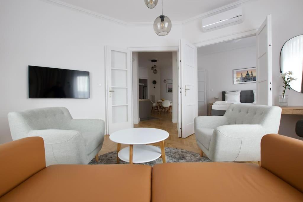Premium Apartment By Hi - Central 2 Bedroom - Best View Budapest Kültér fotó