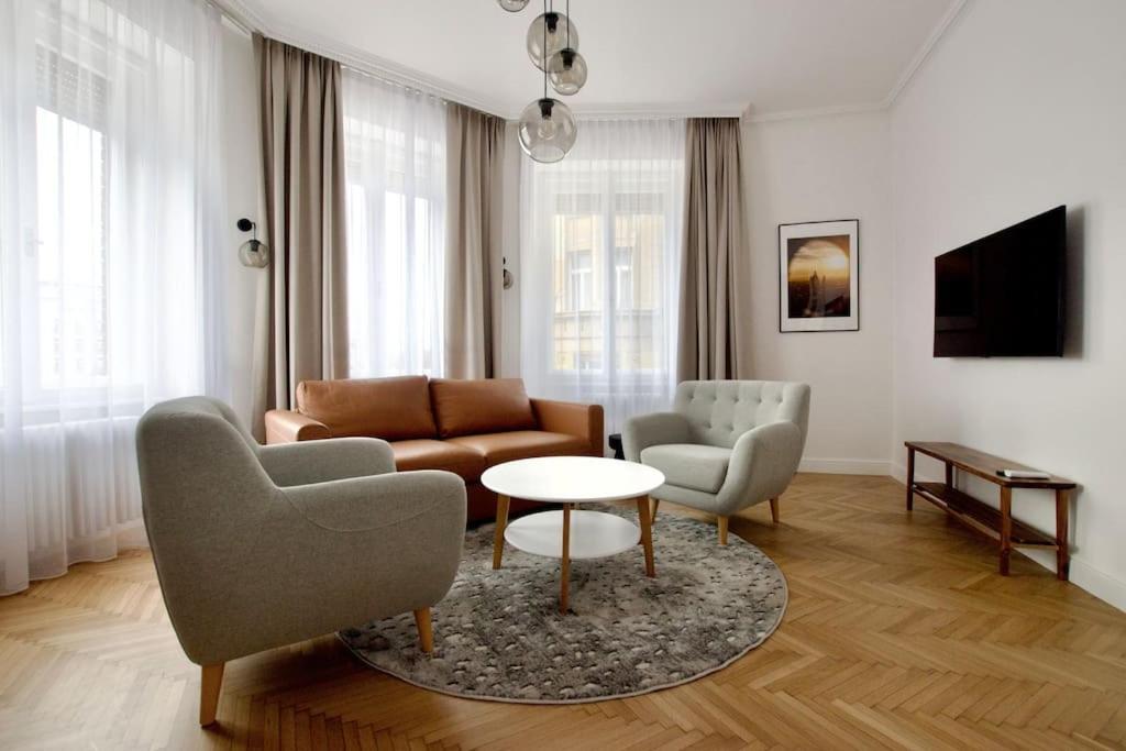 Premium Apartment By Hi - Central 2 Bedroom - Best View Budapest Kültér fotó