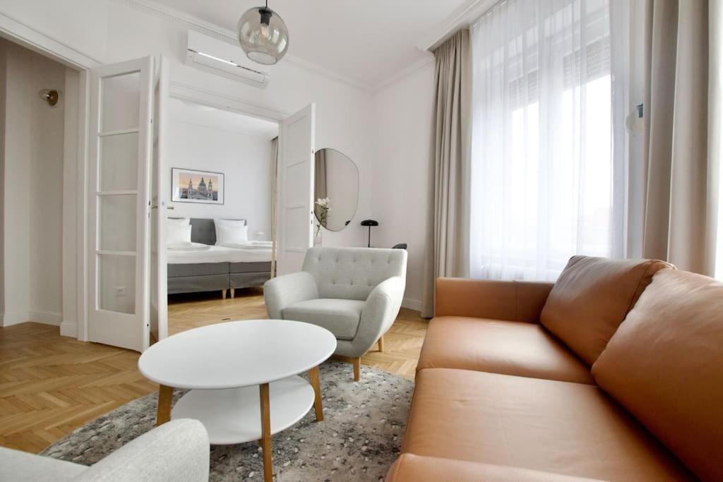 Premium Apartment By Hi - Central 2 Bedroom - Best View Budapest Kültér fotó