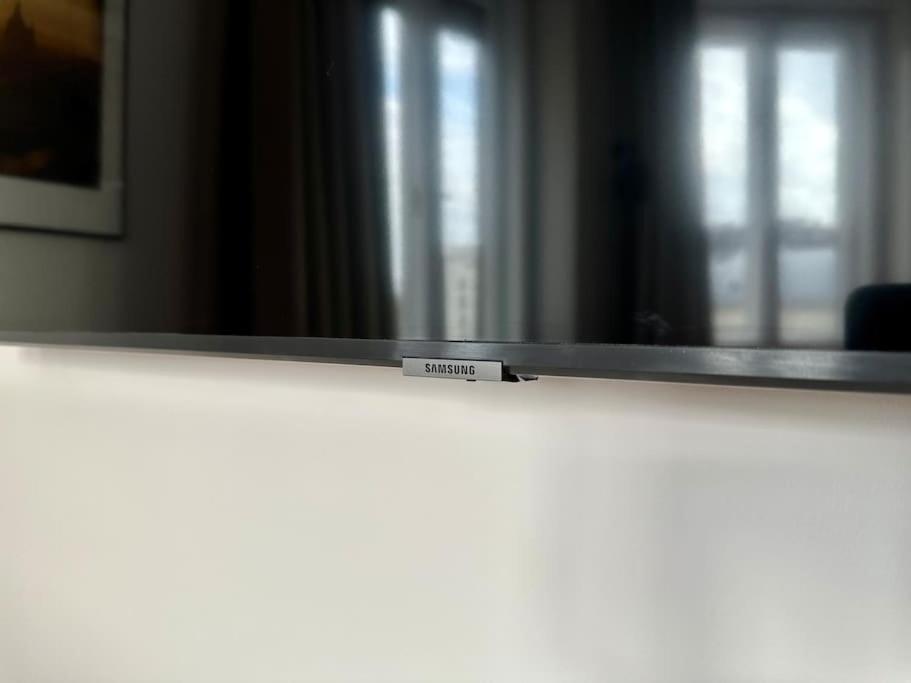 Premium Apartment By Hi - Central 2 Bedroom - Best View Budapest Kültér fotó