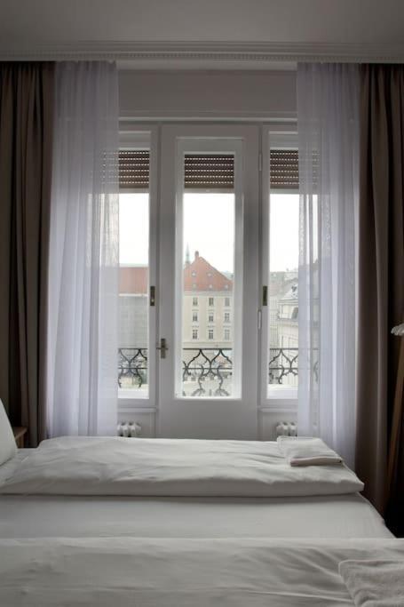 Premium Apartment By Hi - Central 2 Bedroom - Best View Budapest Kültér fotó