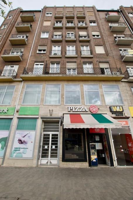 Premium Apartment By Hi - Central 2 Bedroom - Best View Budapest Kültér fotó
