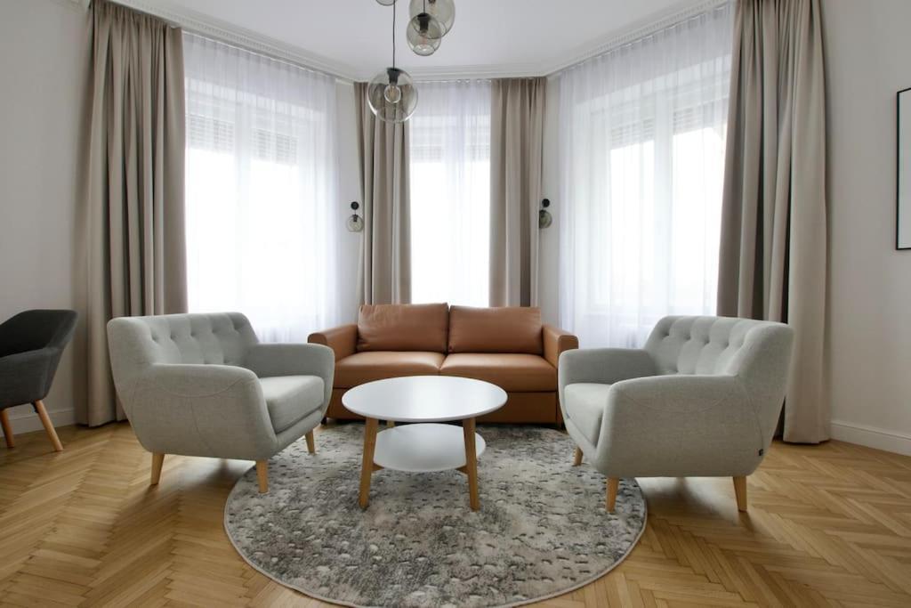 Premium Apartment By Hi - Central 2 Bedroom - Best View Budapest Kültér fotó