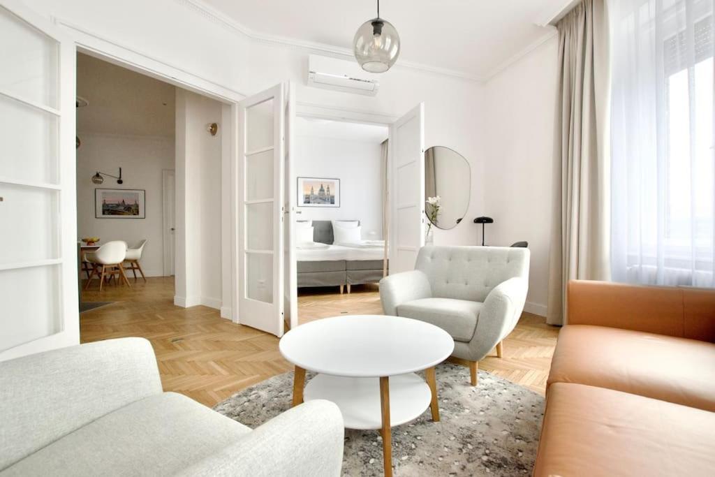 Premium Apartment By Hi - Central 2 Bedroom - Best View Budapest Kültér fotó