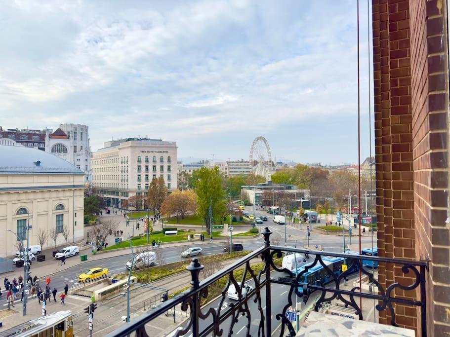 Premium Apartment By Hi - Central 2 Bedroom - Best View Budapest Kültér fotó