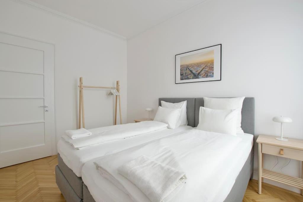 Premium Apartment By Hi - Central 2 Bedroom - Best View Budapest Kültér fotó
