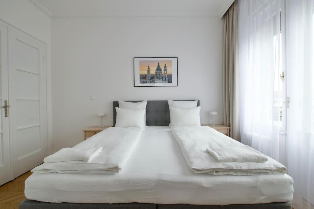 Premium Apartment By Hi - Central 2 Bedroom - Best View Budapest Kültér fotó