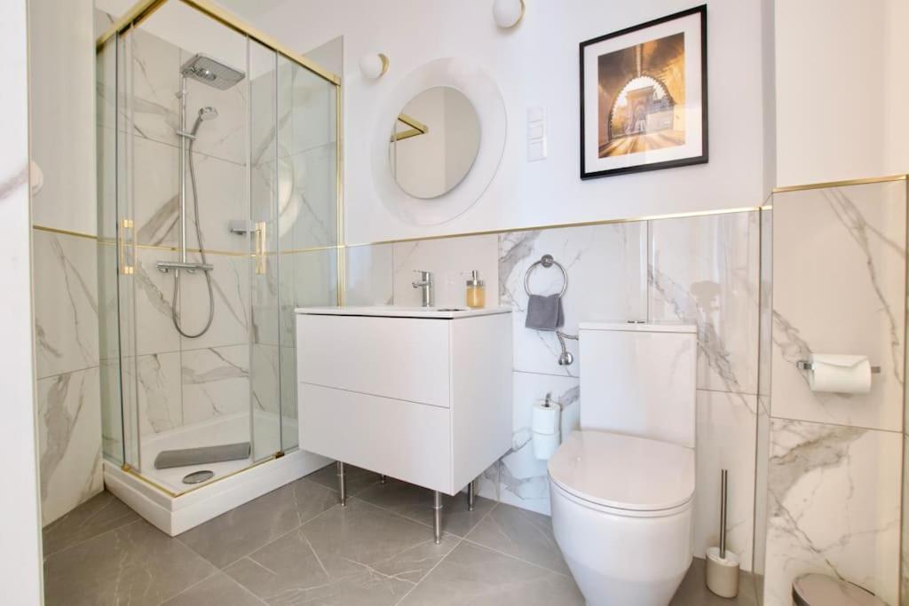 Premium Apartment By Hi - Central 2 Bedroom - Best View Budapest Kültér fotó